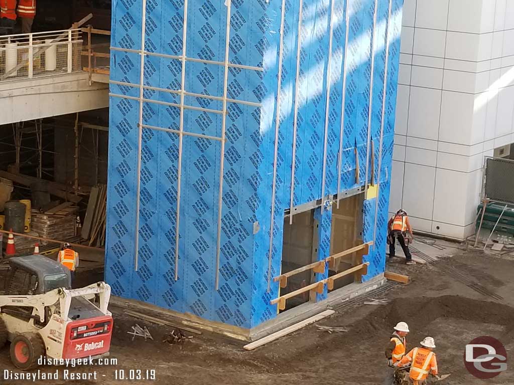 10.03.19 - A closer look at the ground level entrance.