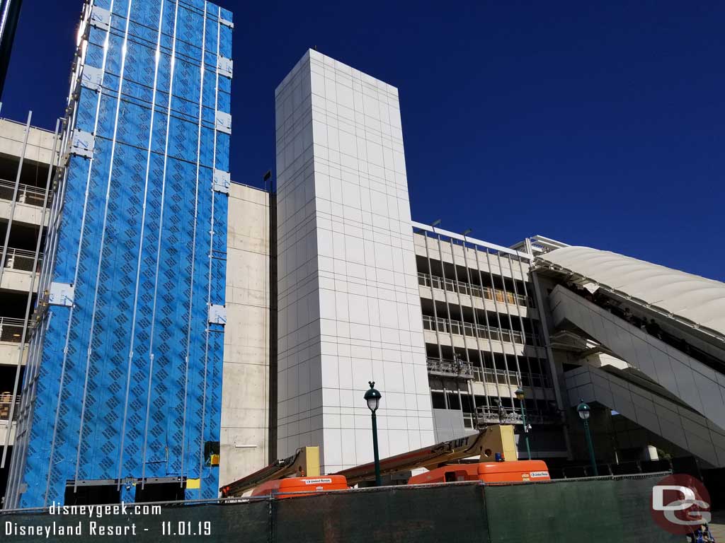 11.01.19 - They have started to add the metal mesh above the restrooms.