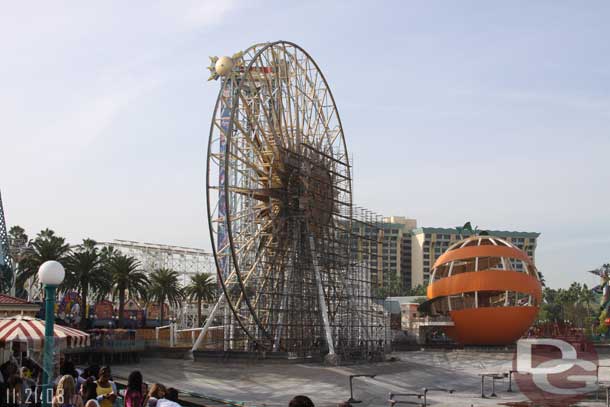 11.21.08 - A view from the side shows how far the scaffolding sticks out.