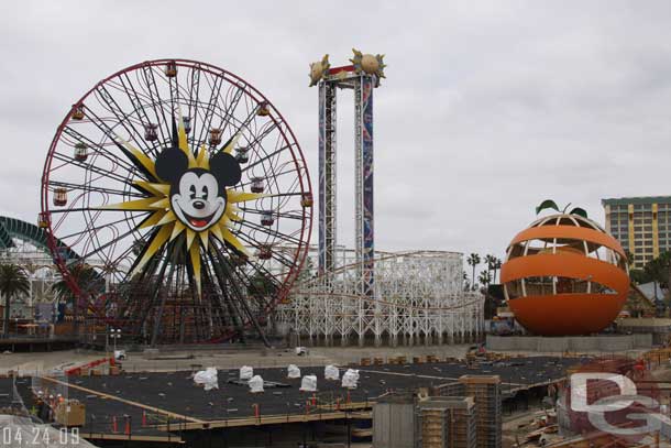 04.24.09 - Most of the scaffolding is now down on the Fun Wheel and the gondolas are unwrapped