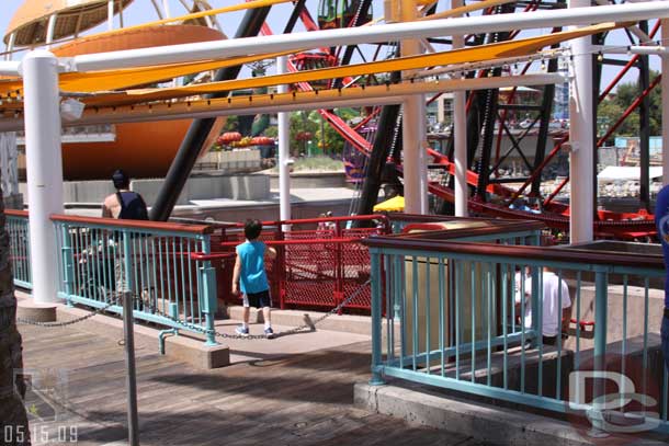 05.15.09 - The entrance for the swinging queue (same spot as it always was but now the sign is in the middle)