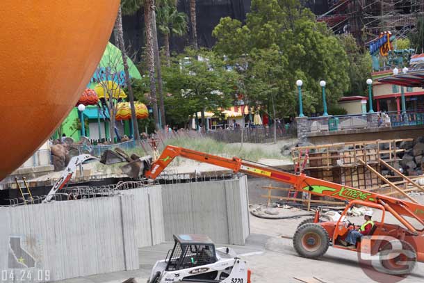 04.24.09 - A delicate handoff over the new wall