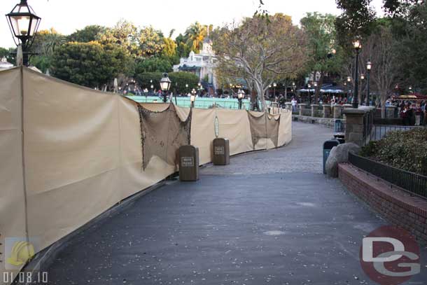 01.08.10 - From NOS around they have tarps instead of walls (this continues on past Splash Mountain and even at the Hungry Bear