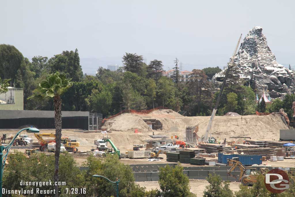 7.29.16 - A lot of equipment and materials in the middle of the site, nothing happening on the skyway hill