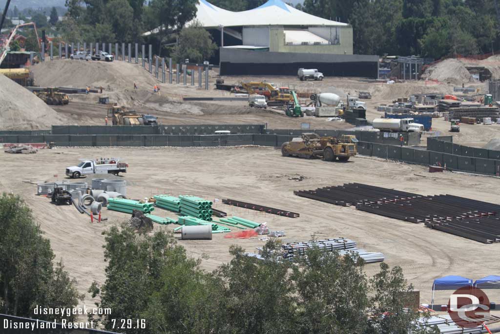 7.29.16 - Most of the concrete pipes are now installed.  Alot of other pipes and conduit waiting for installation and more i-beams.