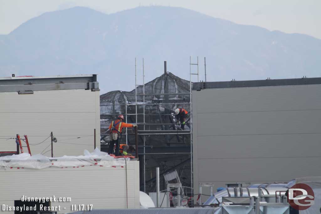 11.17.17 - More wire mesh being added to the steel supports on the park side