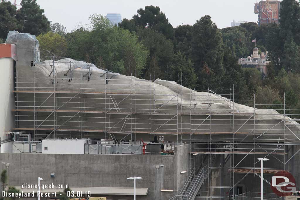 03.01.19 - Wire mesh is being installed on the supports on the left to extend the formation.