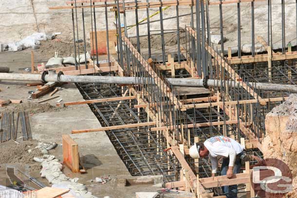 03.03.06 - Only one worker on the outside jobsite (assuming there were more working inside)