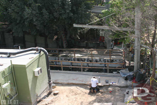 03.16.07 - The dry dock area backstage is missing its enclosure, probably to allow easier access to the cave area?