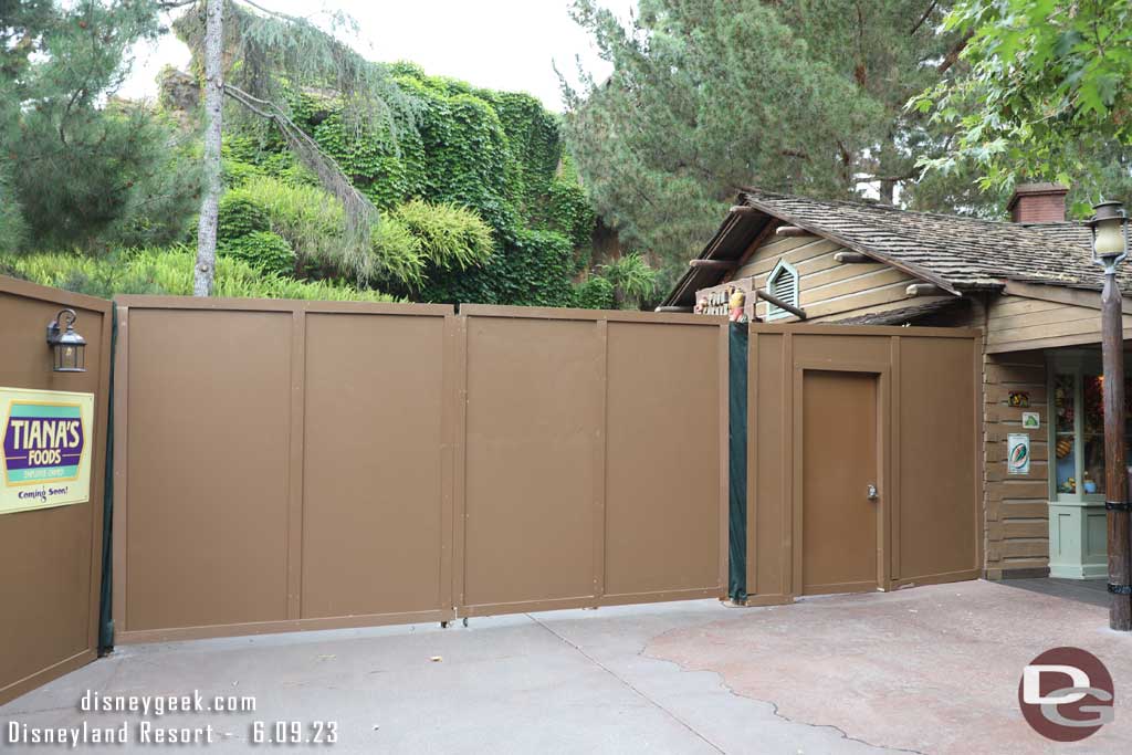 06.09.23 - A wall up at the end of the walkway, blockin access to the gift shop entrance and backstage gate.