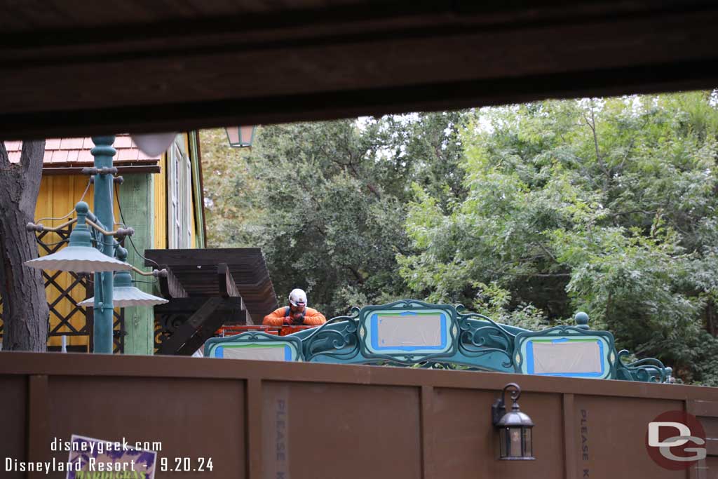 9.20.24 - Queue signs installed on the metal structure outside the queue building entrance since last visit.