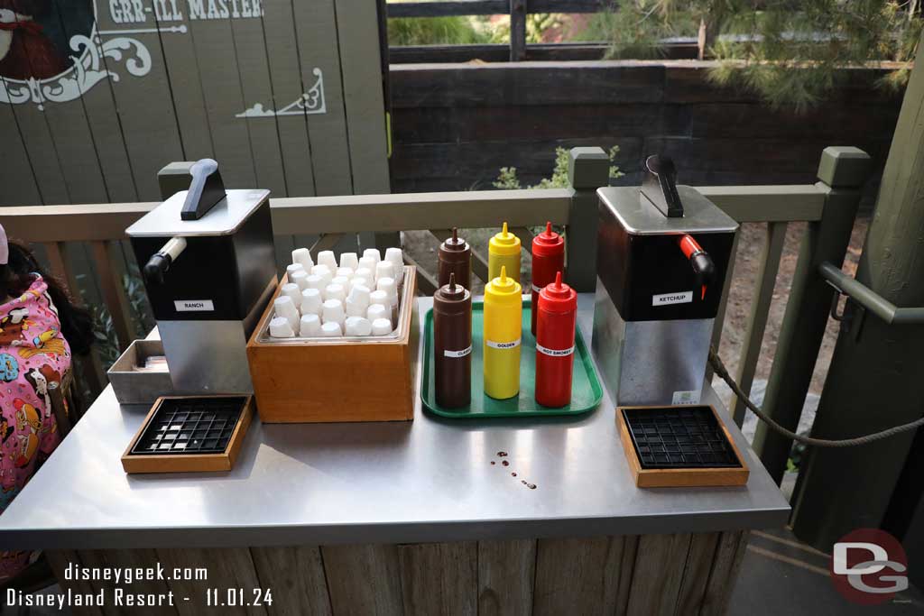 11.01.24 - The condiment area