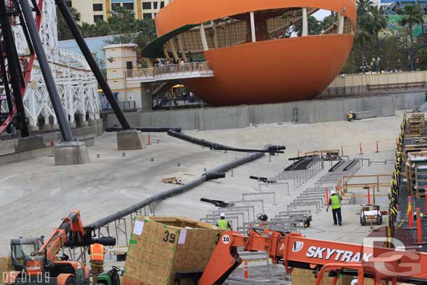 05.01.09 - Looks like it is going to be installed on the U shaped pieces that were set up last week.