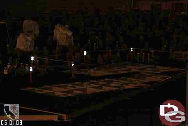 05.01.09 - It was raining so I could not get any really good shots, but they finished installing the platform pieces.