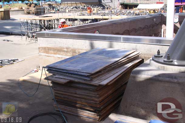 9.18.09 - Quite a few pieces of plywood left, wonder if the decking will be expanded or if this is extra