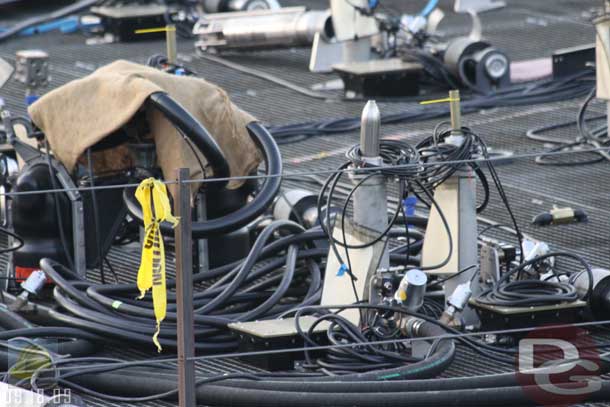 9.18.09 - Had a few requests for more close up shots of the equipment on the platform, so here are a few