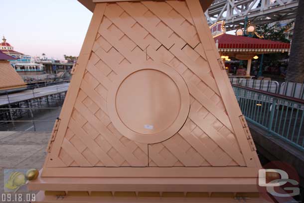 9.18.09 - A closer shot of the face of the housing, looks to be a set of doors that will open