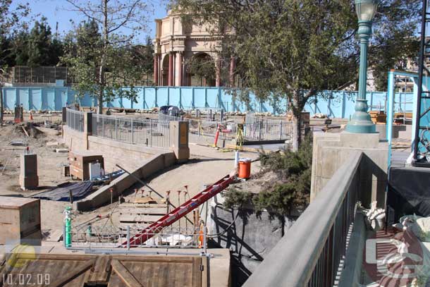 10.02.09 - Off to the right, the fountain area
