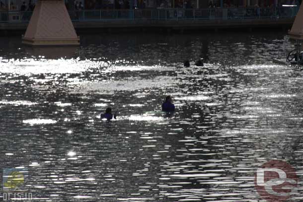 01.15.10 - You can see the workers were still standing on it, which gives a good indication of the depth it submerges to