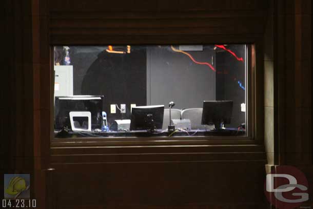 4.23.10 - No signs of life in the control booth, guess they were waiting until after park closing to do anything.
