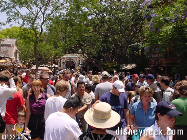 Taken - 12:25pm - Compared to the much more narrow and crowded walkway over at Disneyland an hour later.