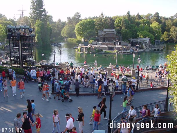 Taken - 6:25pm - Fantasmic crowd already gathering for the 9pm show.