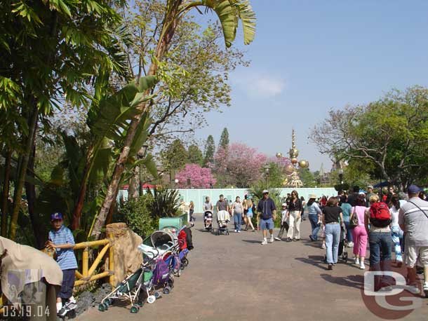 Taken - 1:47pm - Frontierland looking toward Tomorrowland