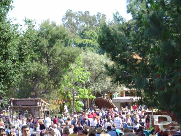 Taken - 1:56pm - Frontierland Crowds