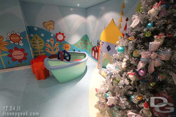 There was a Christmas tree in the front lobby area (that is where this boat is).