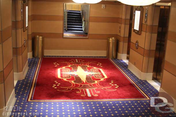 A random elevator lobby.  Quick quiz for all you cruise veterans from the Dream.. which is this forward, mid ship or aft (should be able to tell by the carpet color).