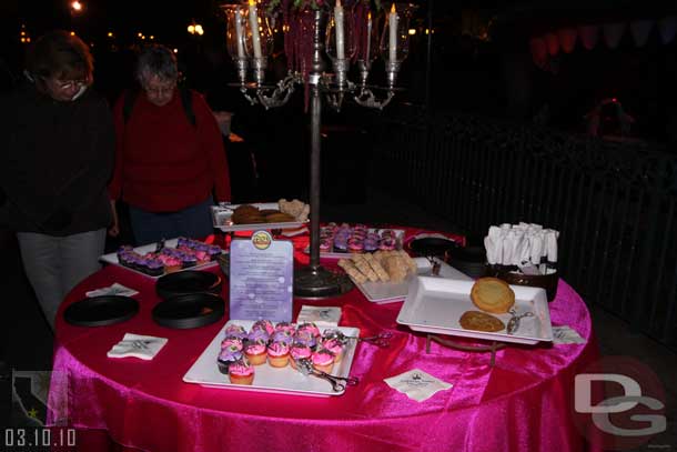 There were at least a half dozen stations for food scattered around Fantasyland.