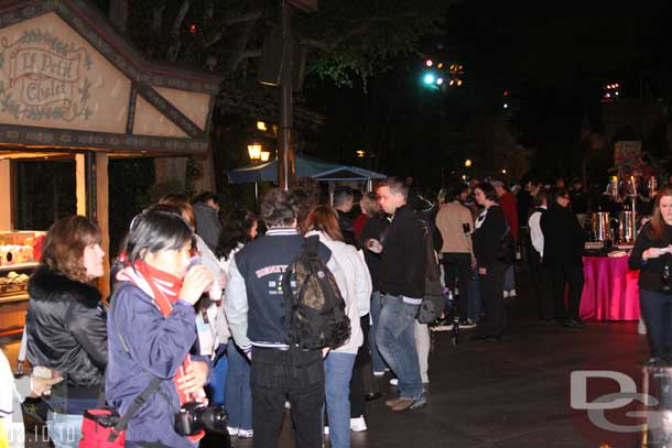 The line for the Country Bears (they are up near the light on the left).. one of the longer lines of the evening.