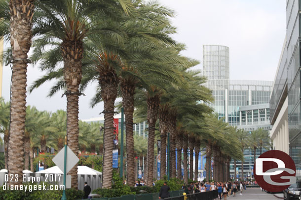 As I approached the convention center there was a a large number of guests in line as expected and an array of metal detectors and security screening set up to handle the crowd.