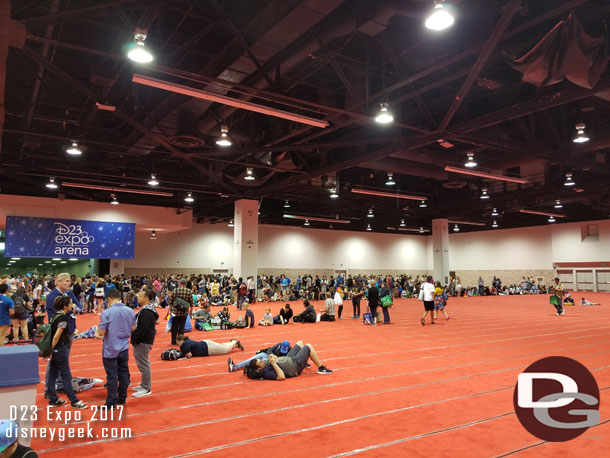 The queue for the final arena presentation at 5:22pm.. the Imagineering Legends Panel started at 6pm