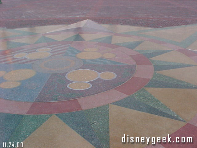 Close up of the compass in the middle. I would have really like to see the originally planned fountain instead. This seems really plain... compared to a fountain...