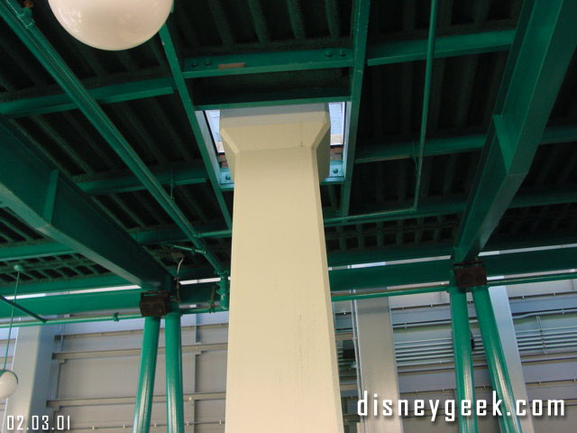 Another truely geeky shot.. while in the Superstar limo queue again we found this monorail support beam interesting... they just build DCA around the existing track and supports.