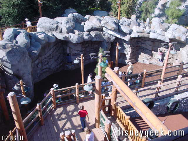 From up on the towers you can look down on the recreation area. In the top half of this shot is a rock wall that you can traverse from right to left. 