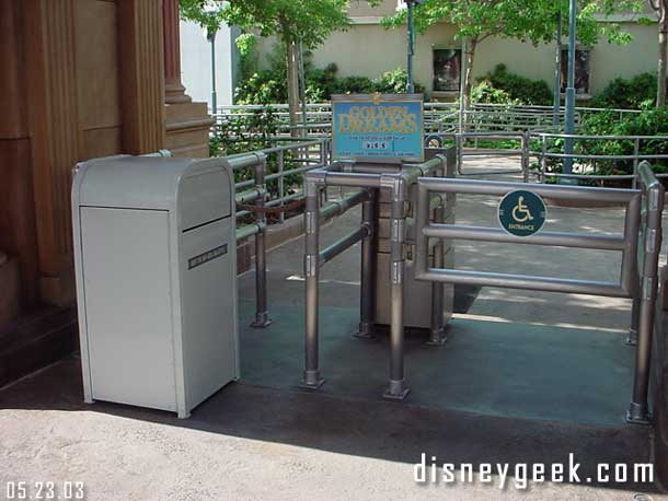 This was sad... no body out front of Golden Dreams, with the trash can in front.  Almost looks closed.