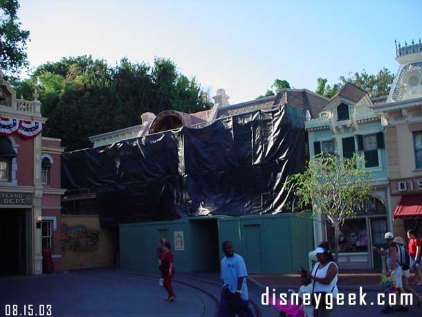 Now over to Disneyland, the painting continues on Main Street