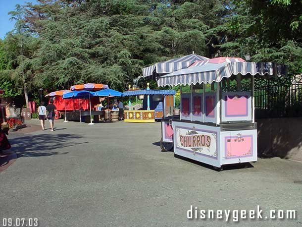 I don't know how anyone in their right mind could call this 'Good Show' with all the carts around.  Its really noticable without the crowds.