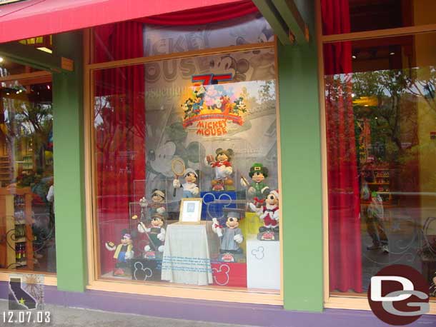 A quick look at the Mickey 75th windows at the World of Disney