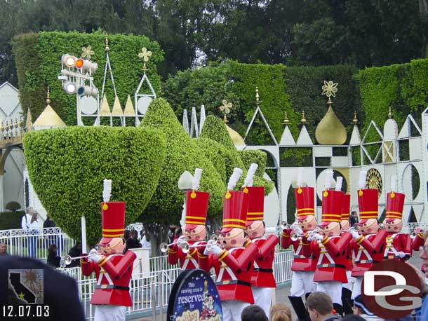 Now some shots from the Christmas Fantasy Parade.