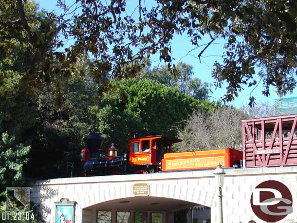 The DLRR taking on passengers in Main Street Station