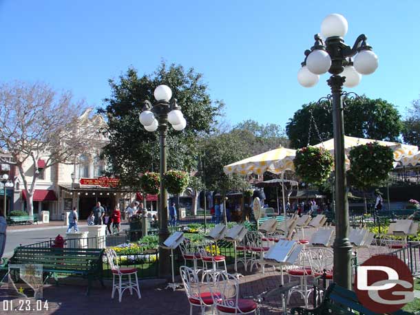 Wow the Disneyland Band on an afternoon... we will return.