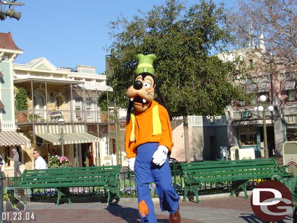 Goofy hung around the flag pole area for a good half hour interacting with guests.