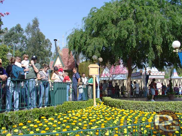 Just a shot of the Casey Jr. Line, it stretched out and around some of the wall by Dumbo