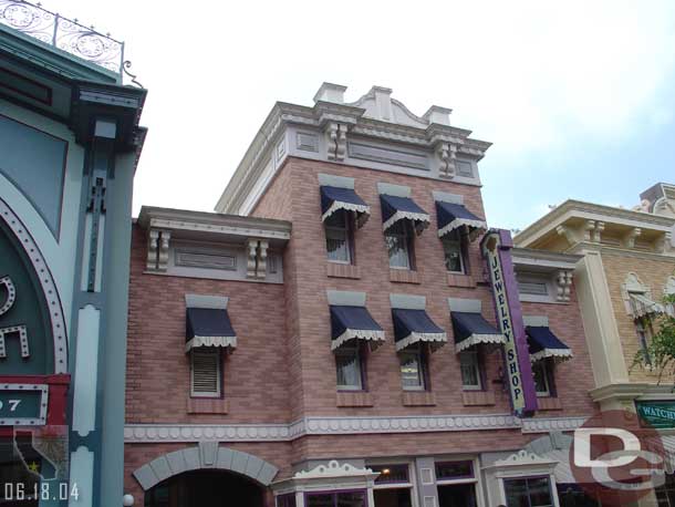 Now over to Disneyland and some Main Street shots of buildings that have recently been repainted.