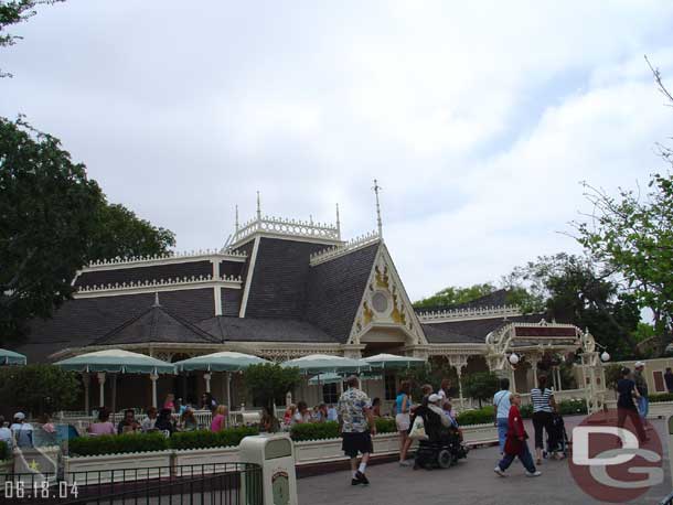 All the walls are down here, but the inside is closed, the passholder center is now the Space Mountain photo area..