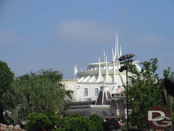 Here is something we never notice.  Look the Star Tours show building has a facade painted on to match Main Street (that's not new to us)