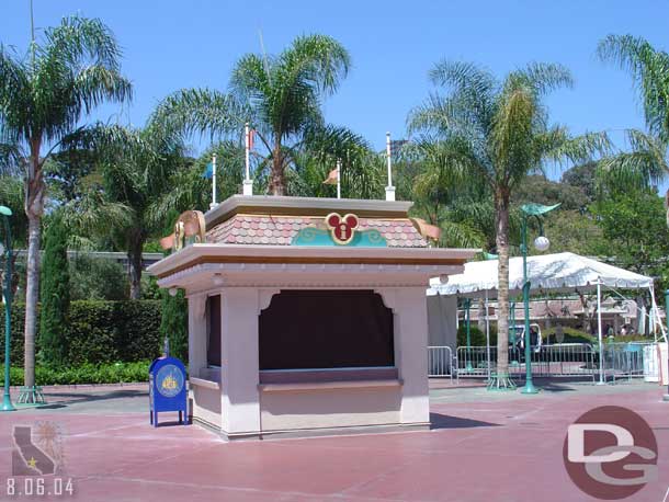 A dual purpose shot.. the info booths were closed all evening and now all around the resort are mailboxes for the happiest faces on earth promotion.